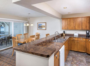 Enjoy the family at Coeur dAlene in this resort 3BD condo with indoor pool